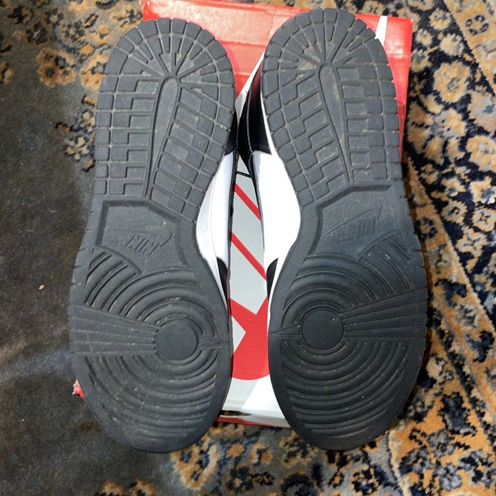 Nike Dunks “Panda” - Picture 5 of 5